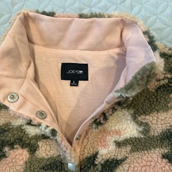 JOE'S JEANS NWT girls pullover Sherpa in
Pink/Green Camo Print, Size Large 12-14 - Picture 4 of 8